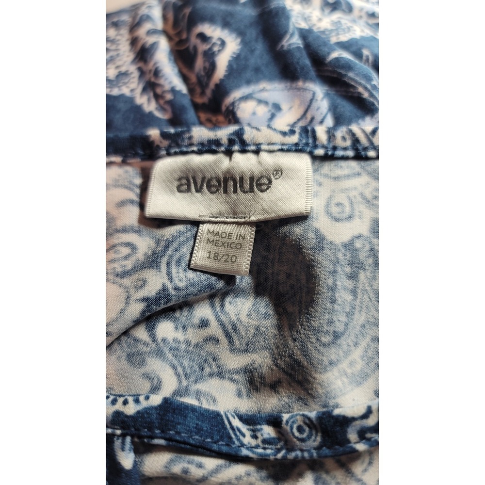Avenue Blue‎ & White Floral Paisley Blouse - Picture 10 of 12